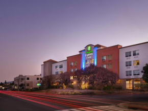 Holiday Inn Express Hotel & Suites Belmont, an IHG Hotel